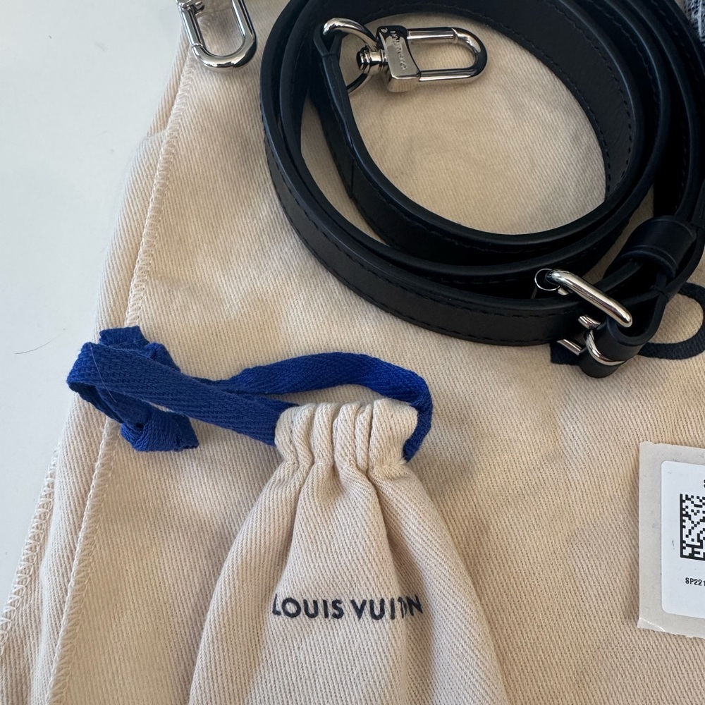 I lowered the price to sell  
Louis Vuitton Black and Gray Monogram Speedy 25 - Picture 11 of 16